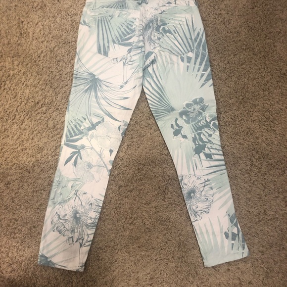 ❤️ Cropped Floral Jeans Size 28r - Picture 2 of 3